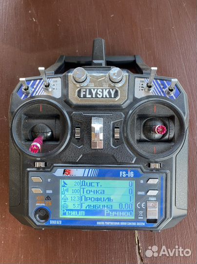 Прикормочный кораблик с gps и эхолотом