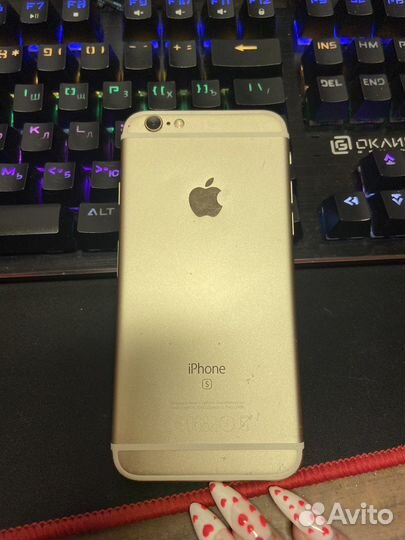 Телефон iPhone 6s