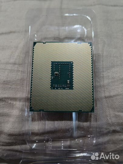 Серверный процессор Xeon E5-2666V3