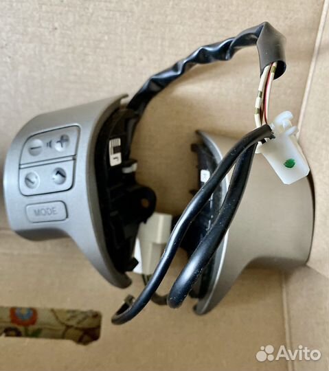 Кнопки на руль Toyota auris