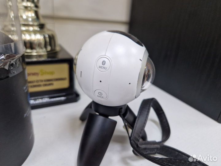 Экшн-камера Samsung Gear 360 SM-C200 В9