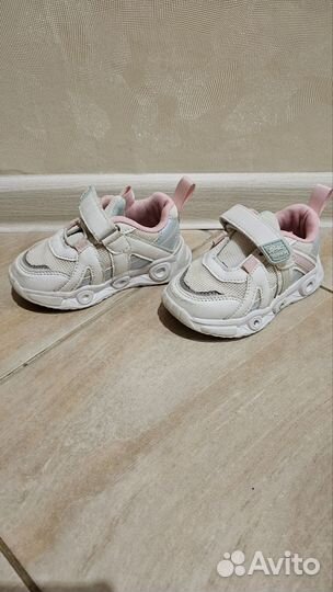 Кроссовки для девочки 24 размер