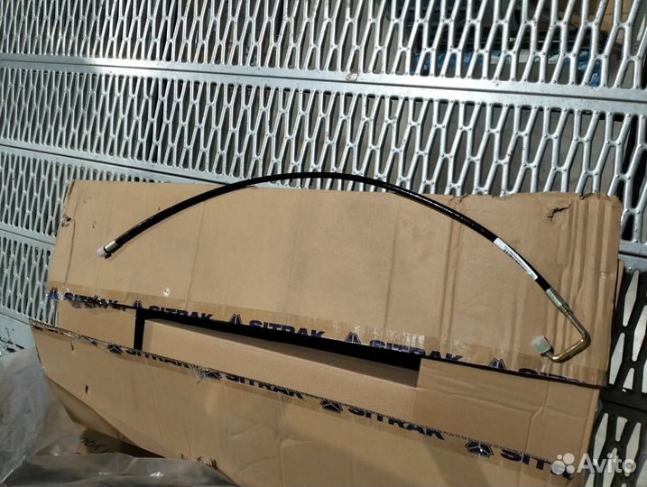 Шланг подъема кабины Howo 900(мм) WG9719820255