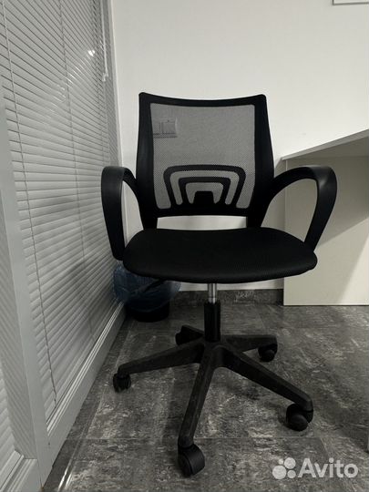 Офисное кресло