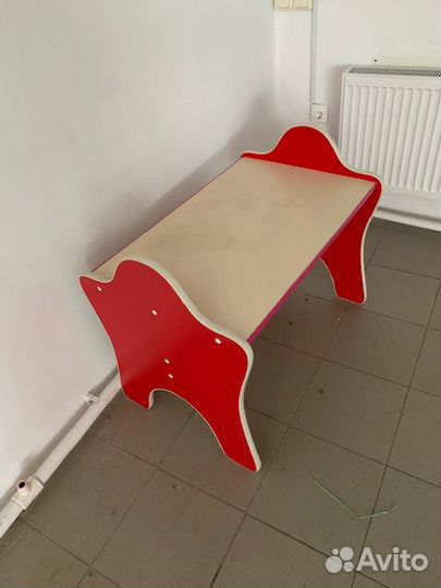 Детский стол и стулья