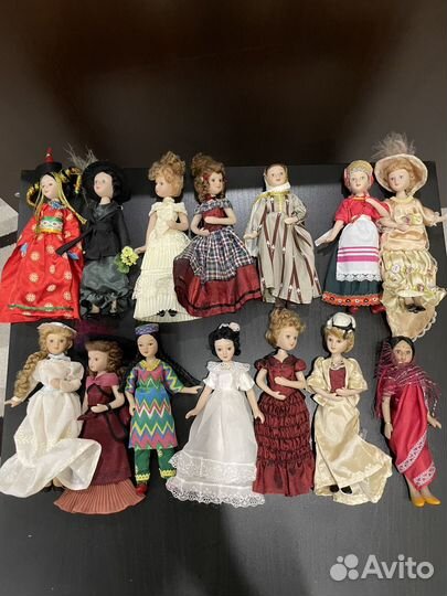 Кукла фарфоровая