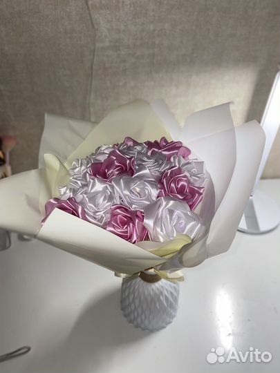 Букет из атласных роз