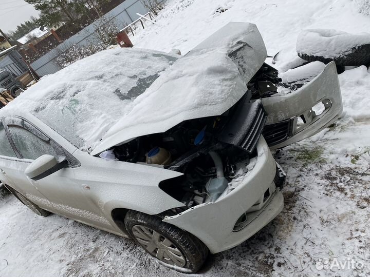 Volkswagen Polo 1.6 МТ, 2015, битый, 100 000 км