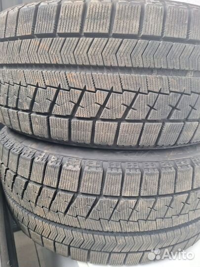 Bridgestone Blizzak VRX 215/50 R17 91S