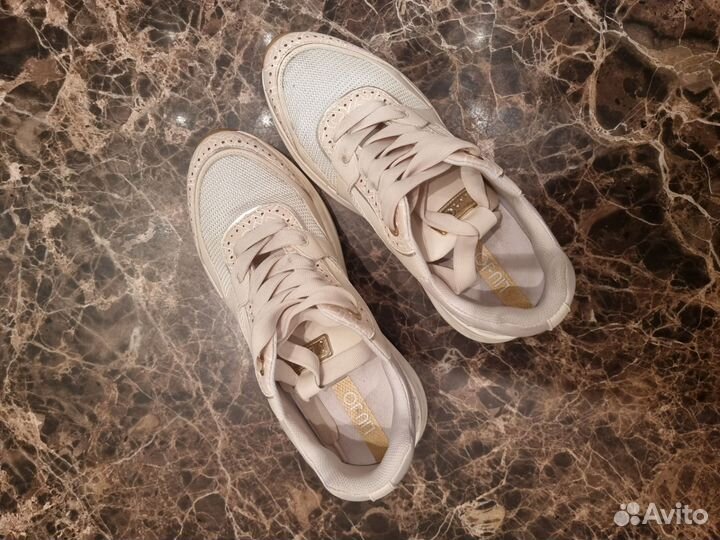 Кроссовки женские