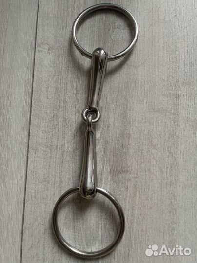 Трензель для лошади