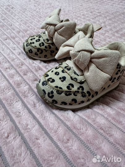 Кроссовки детские hm
