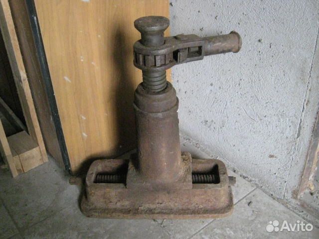 Домкрат винтовой железнодорожный 10 тонн