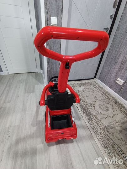 Машинка Каталка толокар с ручкой Mercedes Benz AMG