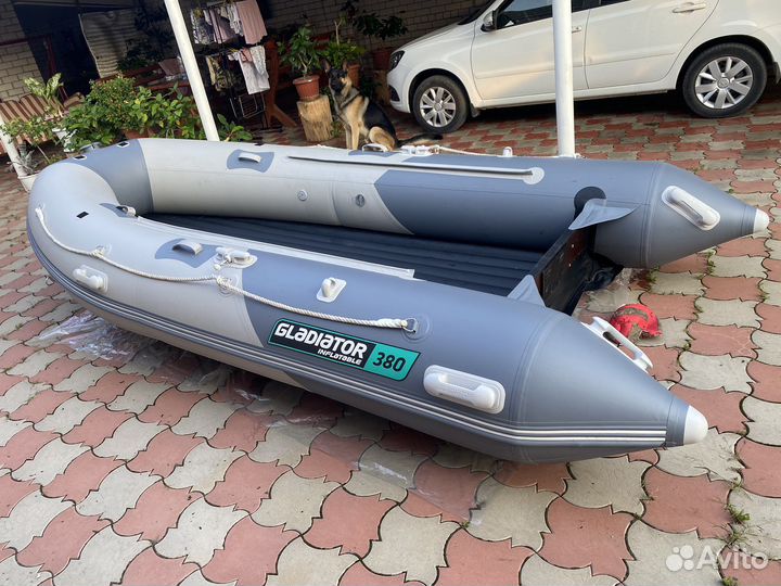Лодка моторная gladiator E 380 PRO