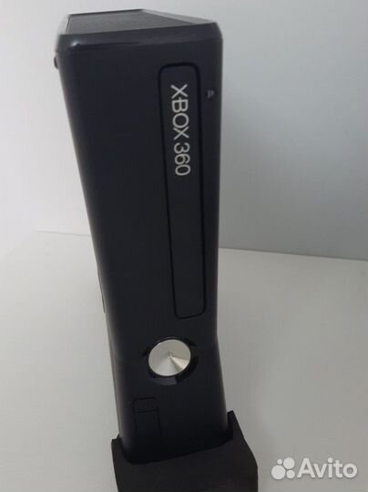 Xbox 360 в отличном состоянии с дисками