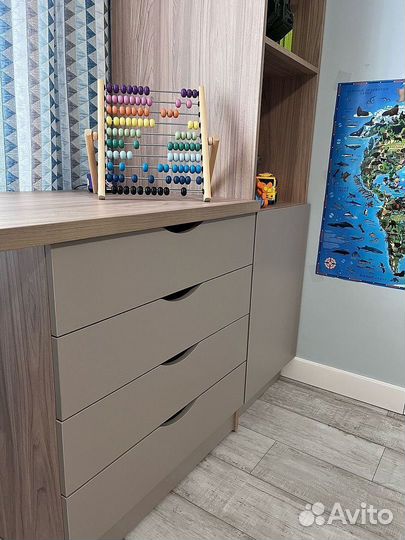 Рабочая зона для школьника у окна в рассрочку