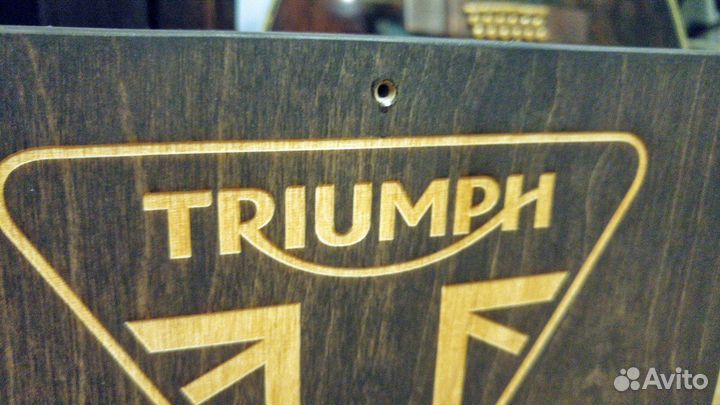 Вешалка Triumph (British)