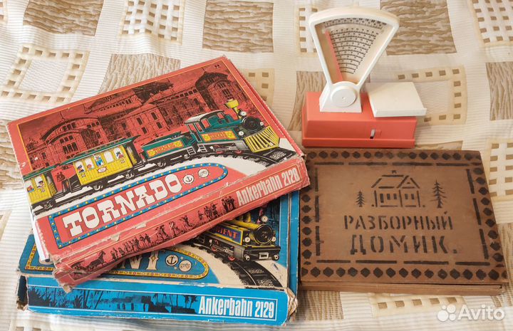 Игрушки винтаж:дом, ж/д дорога Orient/Tornado,весы