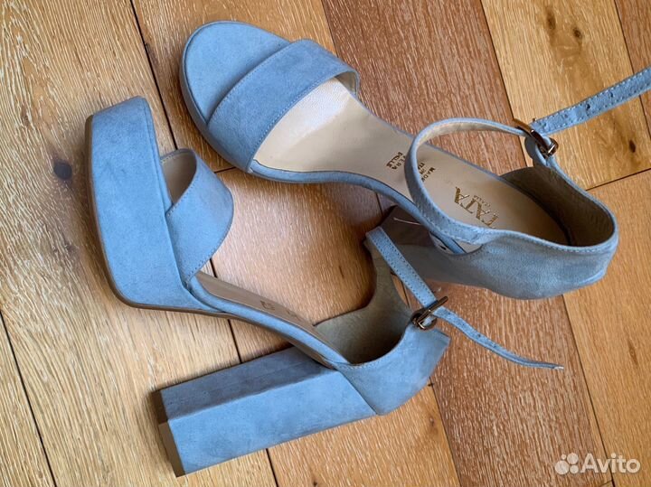 Босоножки новые