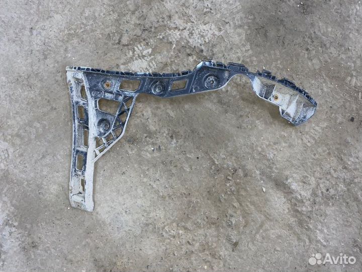 Кронштейн бампера задний левый Volkswagen Polo 612