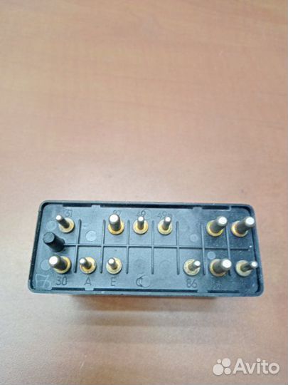 Реле поворотов Mercedes-Benz E-Class W124 103940