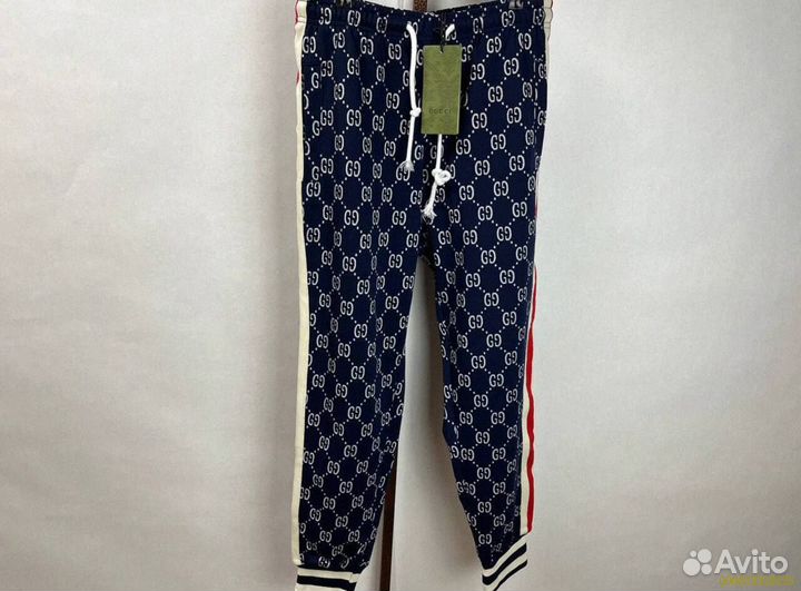 Стильный костюм для спорта от Gucci