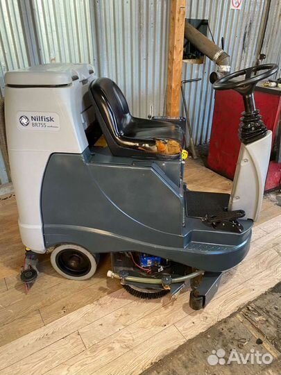 Аккумуляторная поломоечная машина Nilfisc br 755