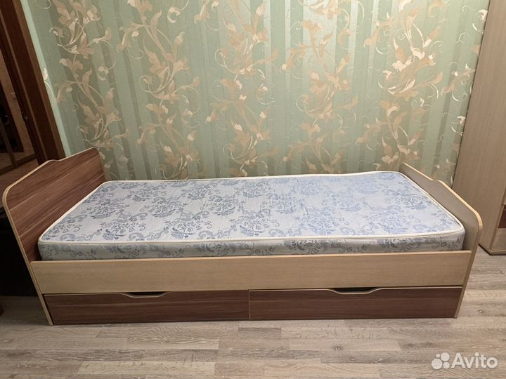 Кровать односпальная с матрасом бу