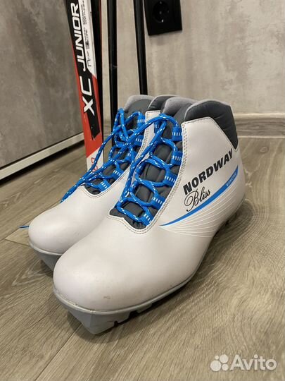 Лыжи, ботинки и палки