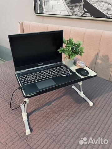 Столик для ноутбука в кровать
