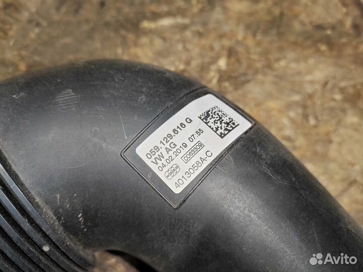 Патрубок воздушного фильтра Volkswagen Touareg 3