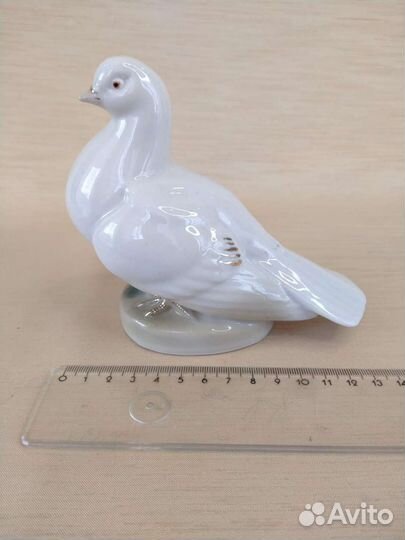 Фарфоровая статуэтка Голубь Гжель