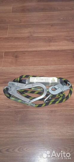 Страховочная привязь