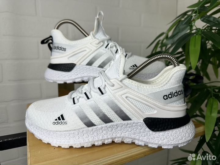 Кроссовки женские Adidas 39 размер