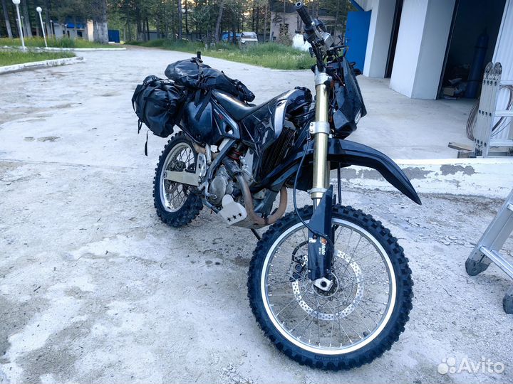 Suzuki DR-Z 400 SM (на эндуро колёсах)