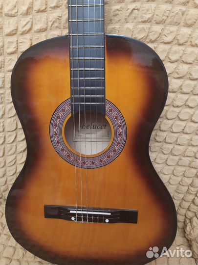 Акустическая гитара