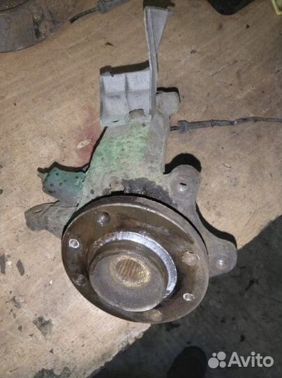 Кулак поворотный передний правый Peugeot 206 CC