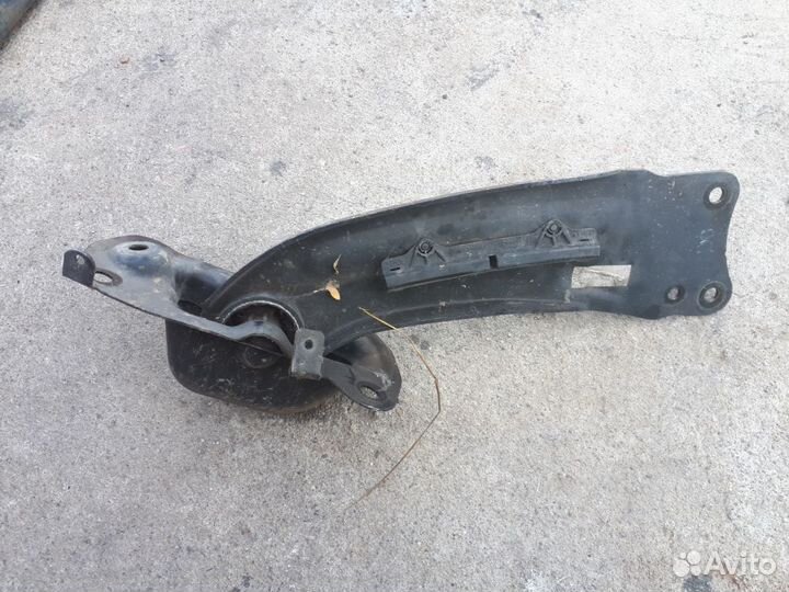 Рычаг подвески задний левый Volkswagen Tiguan