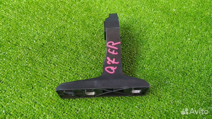 Крепление фары переднее правое Audi Q7