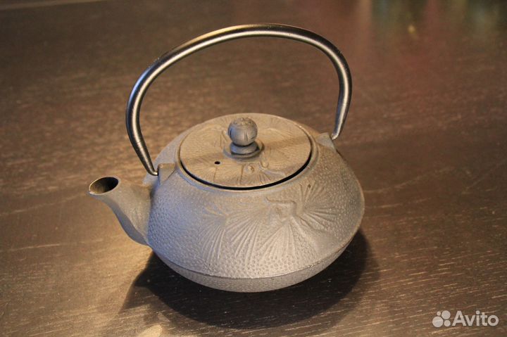 Чайник чугунный