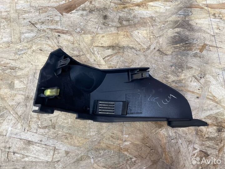 Накладка торпедо левая Toyota Auris