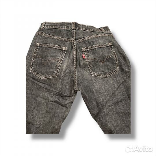 Джинсы Levis