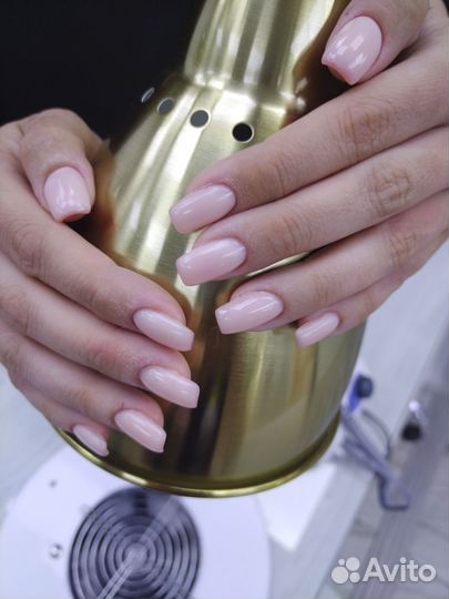 Модель на маникюр и педикюр, наращивание ногтей