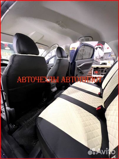 Чехлы Автопилот LADA Vesta из экокожи чёрно-белые