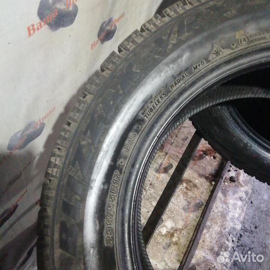 Bridgestone Blizzak VRX 235/55 R17