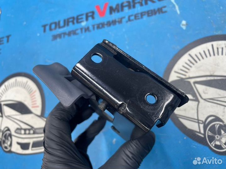 Крюк замка капота Mercedes-Benz C-Class WDD205