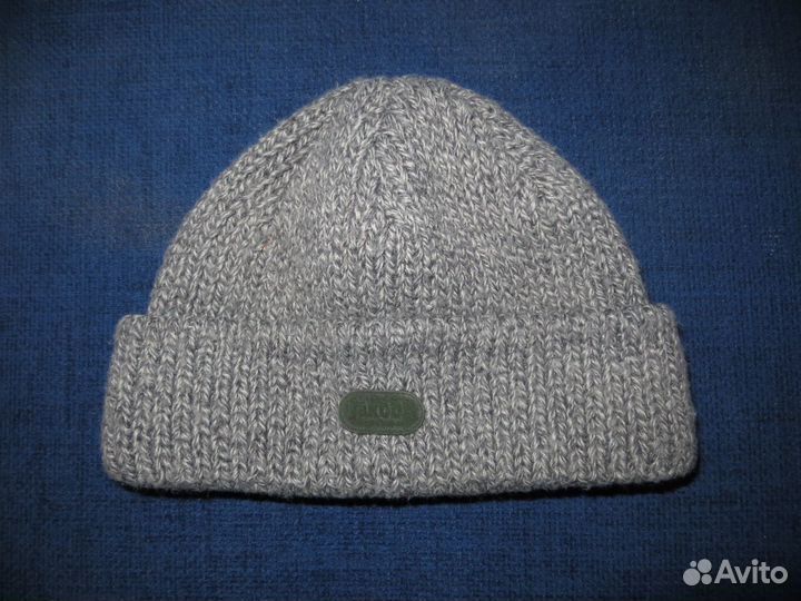 Шерстяная вязаная шапка