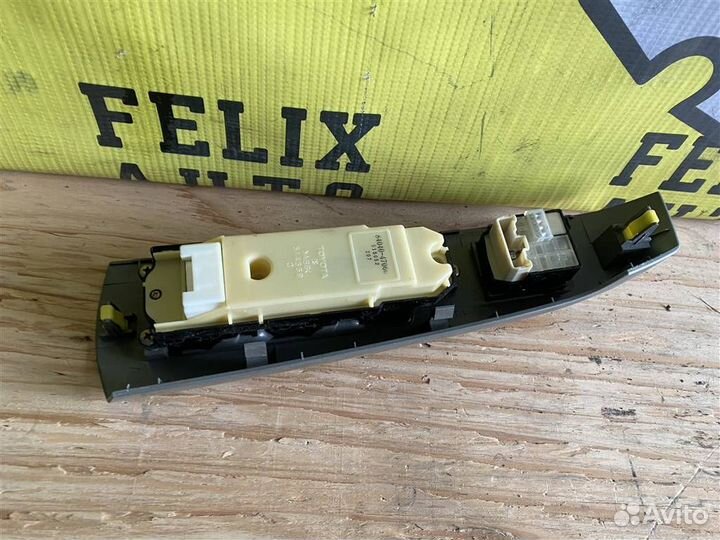 Блок управления стеклоподъемниками Toyota Prius