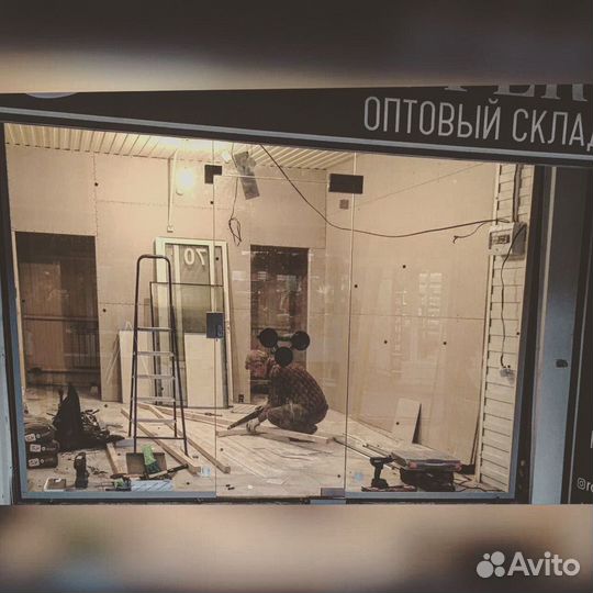 Стеклянные двери и перегородки